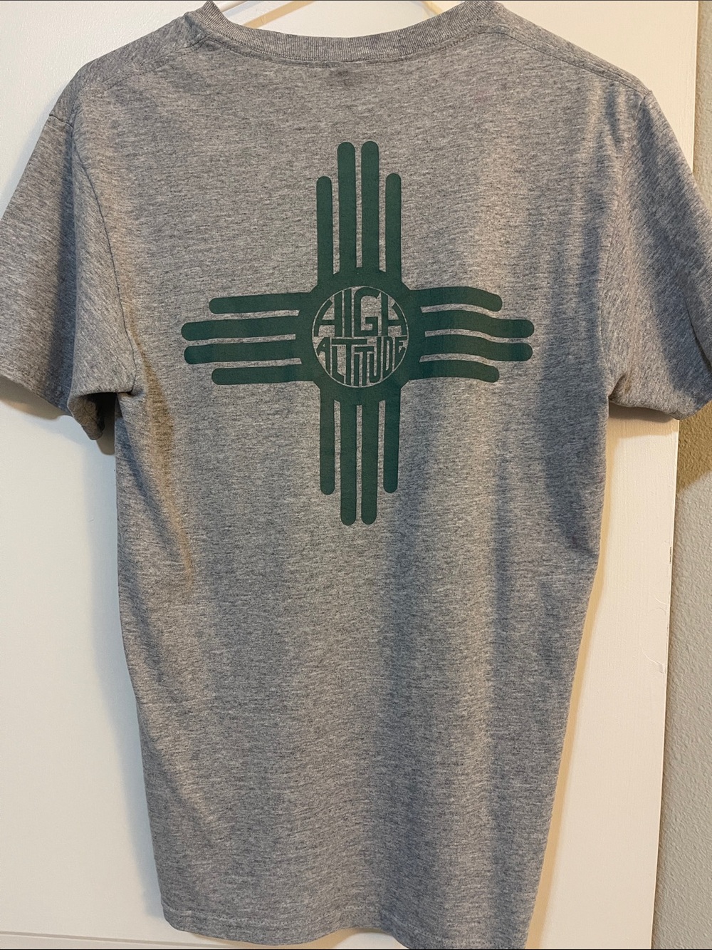 Jerzees Heather Gray Short-Sleeve Tee with Dark Green Zia Graphic